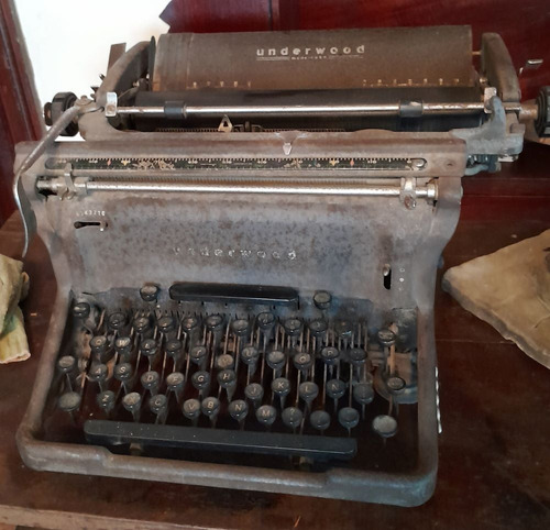 Maquina De Escribir - Vintange  Antigua - Coleccion 