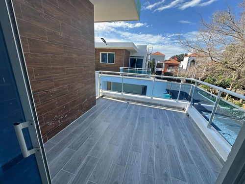 Casa Con Piscina En San Isidro
