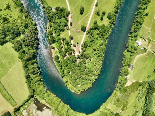 Acceso A Orilla De Río Bueno