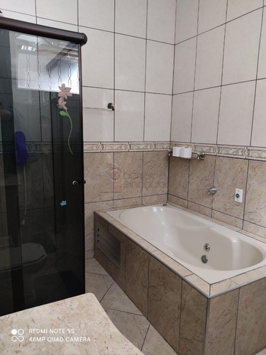 Casa Térrea 3 Quartos, 1 Suíte, 2 Banheiros 160m2 A.c