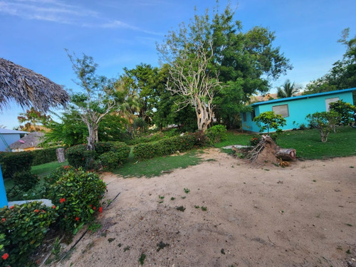Vendo Terreno Con Mejora Incluida En Uvero Alto Bávaro Punta Cana, República Dominicana