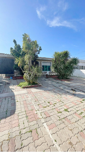 Casa  Tres Dormitorios  Piedras Blancas.