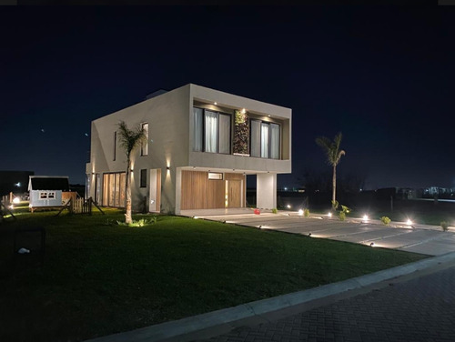 Venta Casa 3 Dormitorios Santa Clara Al Sur Con Cochera