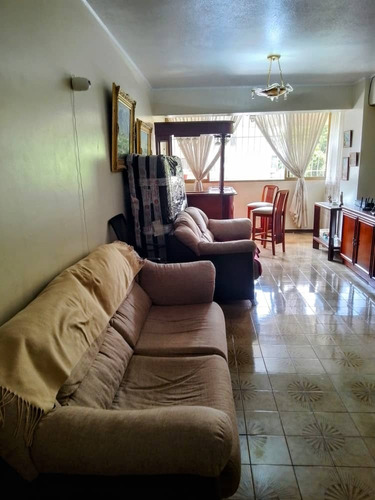 En Venta Apartamento La Urbina Uribe