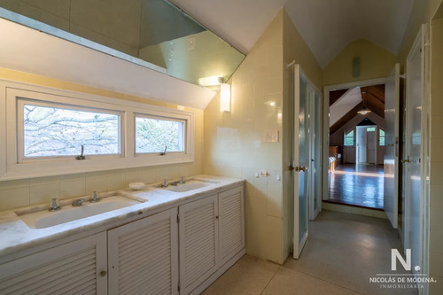 Casa En Venta En Barrio Golf, Superficie De Terreno: 4000 M2, Superficie Edificada: 557 M2