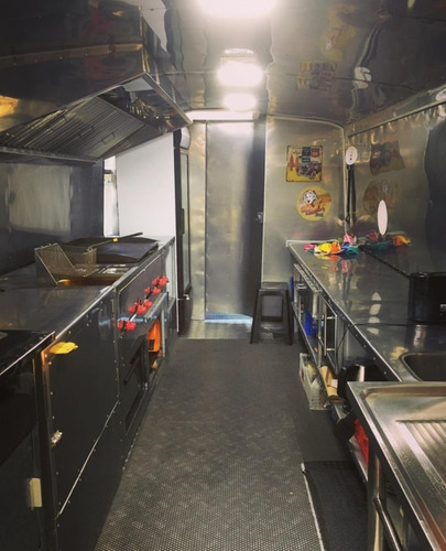 Imagen 8 de 9 de Hermoso Foodtruck Mercedes Benz Lo812