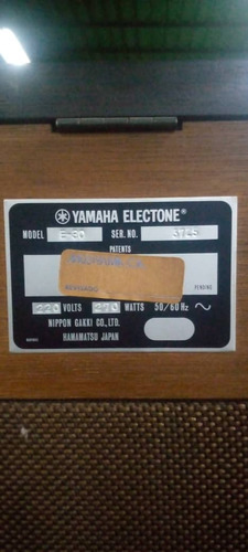Órgano Yamaha E-30