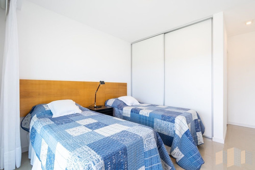 Imagen 24 de 28 de Apartamento De Tres Dormitorios En Suite En Alquiler Con Vista El Mar En Primera Línea Playa Brava