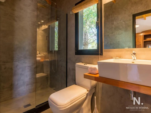 Se Vende En Arenas De José Ignacio, Casa De 5 Dormitorios En Suite.