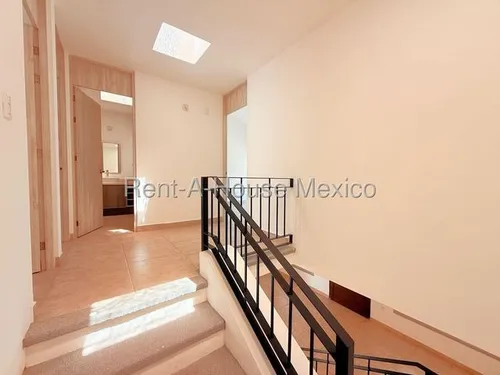 Casa En Renta De 3 Recamaras En El Salitre