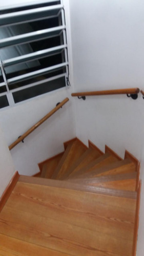 Casa Sobrado De 3 Quartos Com Garagem Bem Localizada