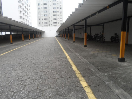 Imagem 1 de 6 de Box Fechado Cabem Dois Carros Pequenos. - Gr0015