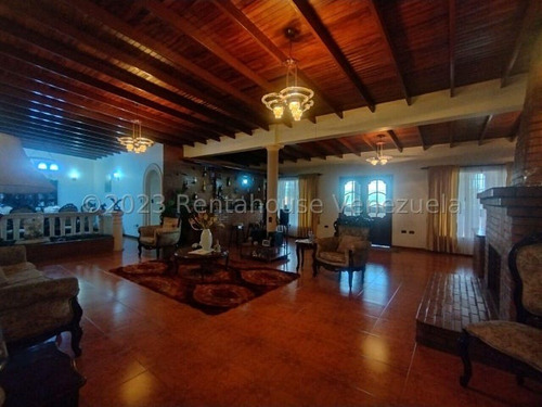 Gran Edificio En Venta En El Casco Central De Palo Negro Con Locales Comercial, Y Apartamentos Db 24-17347