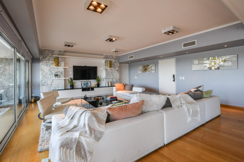 Piso Exclusivo Con Vista Al Río, 4 Dormitorios Y Cochera Doble - Salta 1100 - Centro Rosario | Venta