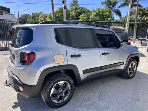 Jeep Renegade 1.8 Flex Aut. 5p