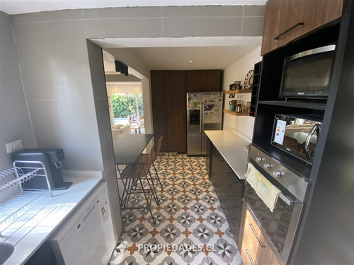 Casa En Venta De 3 Dorm. En Las Condes
