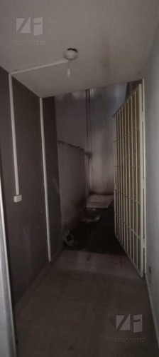 75m2 Con Dos Baños Y Patio.-