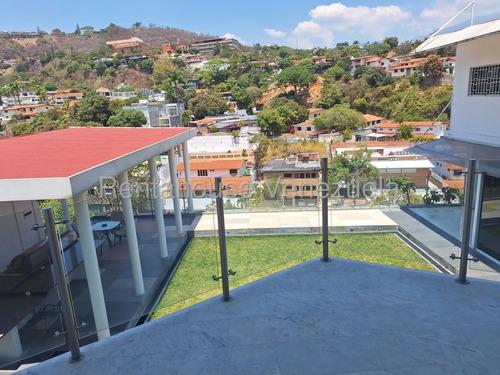 Amplia Casa En Venta Ubicada En Prados Del Este 24-24046
