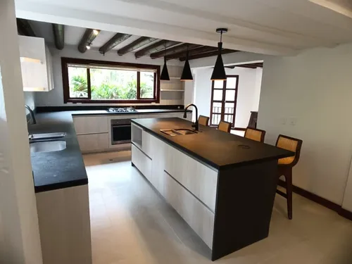Casa En Arriendo Ubicada En Rionegro Sector Llanogrande (16007).