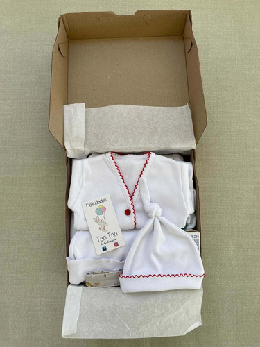 Imagen 3 de 3 de Combo Ajuar Bebe Regalo Nacimiento 11 Prendas Con Caja