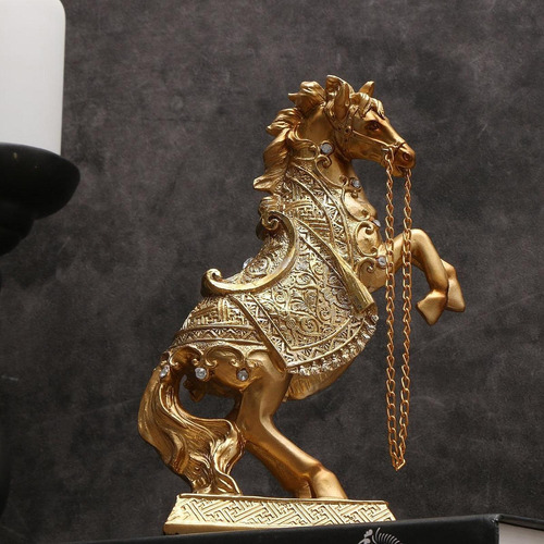 Estatua De Caballo De Pie, Decoración De Hacia La Derecha
