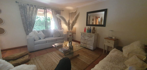 Casa 2 Pisos Amplia , 5 Dormitorios , 3 Baños , Living , Com