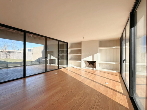 Venta Casa 3 Dormitorios + Piscina Barrio Huertas De Los Horneros - Ref 1139