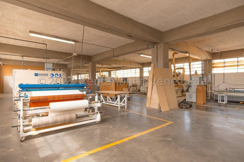 Edificio Industrial En Venta En La California Norte Mls #23-7537