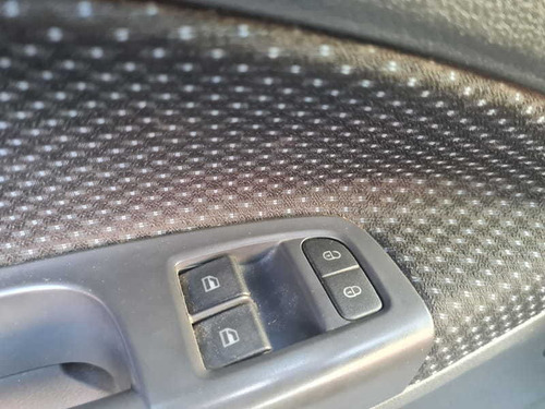 Imagem 6 de 15 de Volkswagen Voyage Trendline 2015 - Motor 1.6 - Imperdível