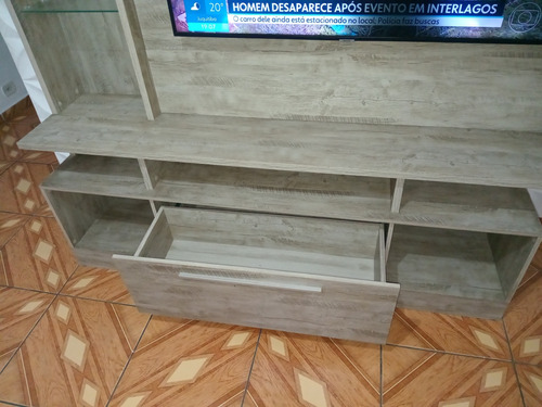 Vende Se Uma Tv E Uma Estante