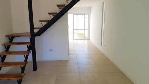 Imagen 3 de 14 de Duplex A Estrenar De 4 Ambientes Estilo Minimalista