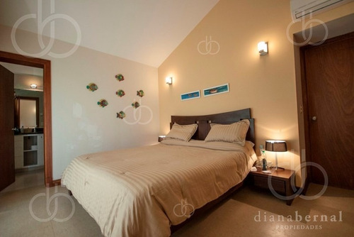 Casa En Punta Del Este, Playa Mansa, 4 Dormitorios , Piscina Y Barbacoa.- Ref: 43287