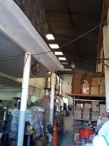 Imagen 9 de 13 de Venta Galpón - Deposito En Dos Plantas En Barrio Bernardino Rivadavia, Sobre Mas De 350mts2 Cubiertos