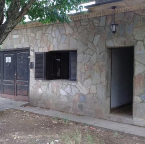 Casa A Refaccionar En Venta - Los Hornos - Lote