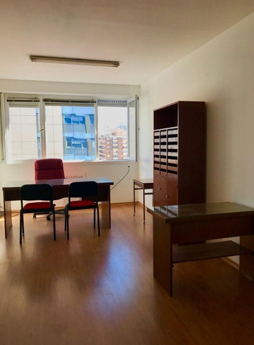 Imagen 2 de 5 de Venta / Oficina Con Ventala A La Calle, Muy Soleada, Céntrica Con Recepcionista Y Seguridad / Mar Del Plata