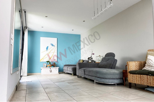 Casa En Venta Con Acabados De Lujo En La Carcaña