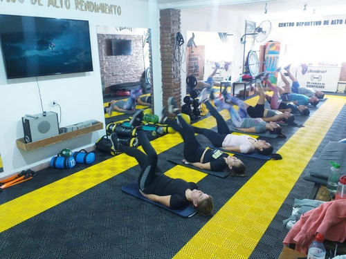 Piso Pvc Encastrable Con Relieves P/gimnasios E Industrias Amarillo, Negro Y Gris Pvc Antideslizante