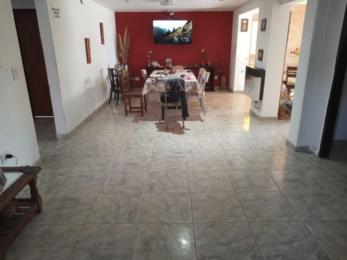 Casa En Venta - 5 Dormitorios 3 Baños - Cocheras - 500mts2 - Longchamps