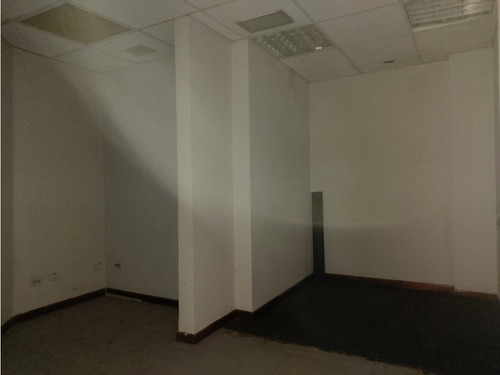 Prados Del Este. Local Venta. 288 Mt2 + Terraza