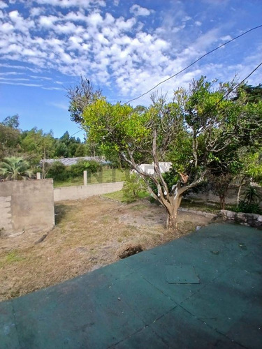 Venta Casa En Castillos De 2 Dormitorios