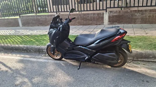 Yamaha X-max 300