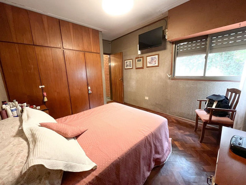 Venta Casa 4 Dormitorios Y Cochera.