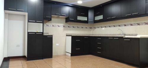 Imagen 3 de 14 de Vendo Casa Conjunto Portal San José 2 Carapungo