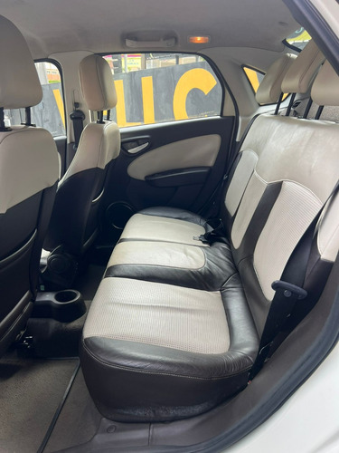 Fiat Grand Siena 1.6 16v Essence Flex Dualogic 4p