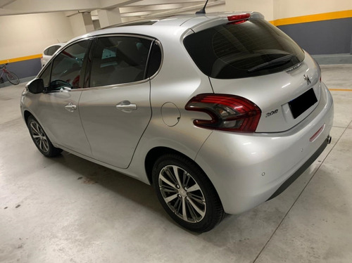 Peugeot 208 Feline 1.6 Sedan 5 Puertas
