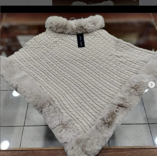 Poncho Cuello Ribete Peluche