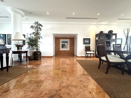 Departamento En Venta En Cancún En Residencial Del Mar Con Alberca Privada: