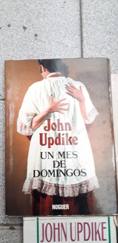 Un Mes De Domingo John Updike Noguer