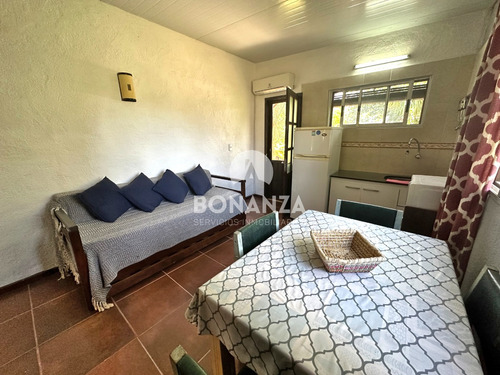 Casas En Venta En Playa Hermosa, Piriápolis. 2 Propiedades En Un Padrón. Cercada Perimetralmente.