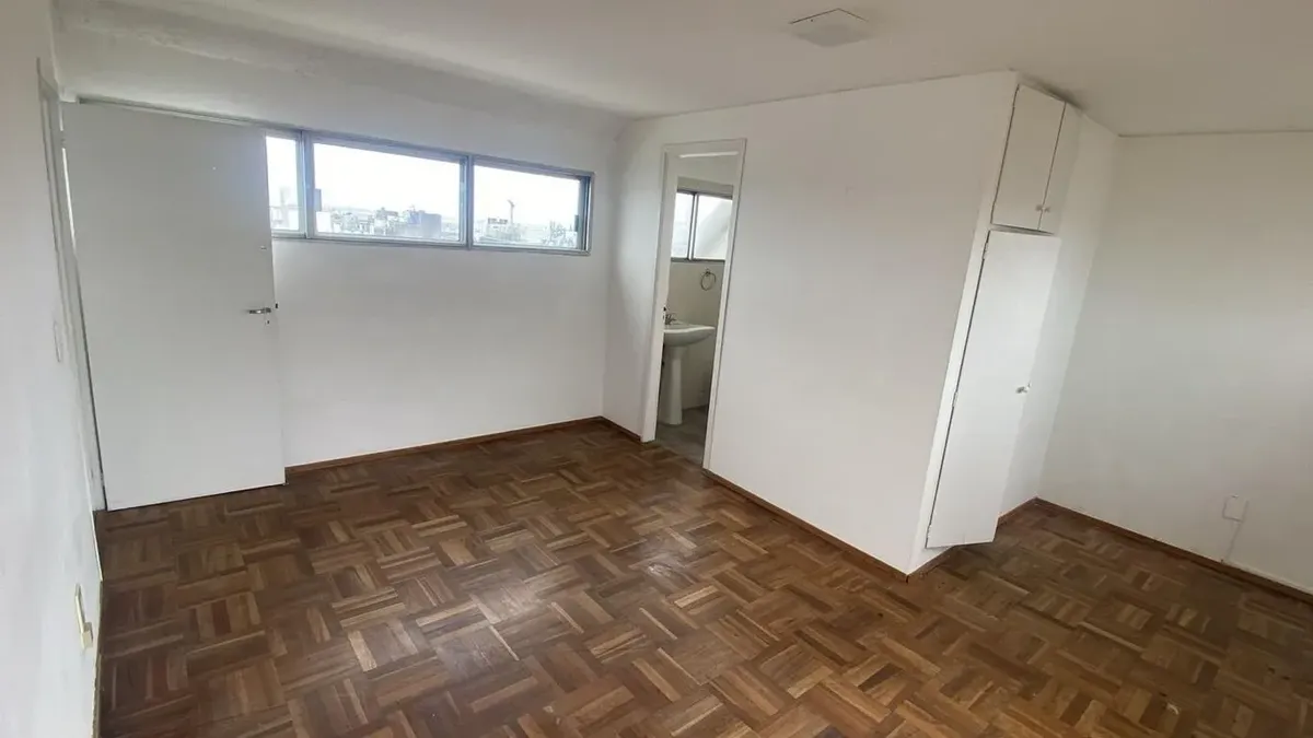 Alquiler Apartamento 1 Dormitorio En Pocitos Con Terraza De 20 M² · Photo 2
